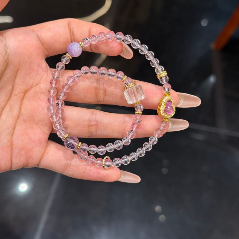 Rokassprādze ar elastīgu auklu, bez sānu akmeņiem, ķīniešu stils, 2025. gada vasaras izlaidums