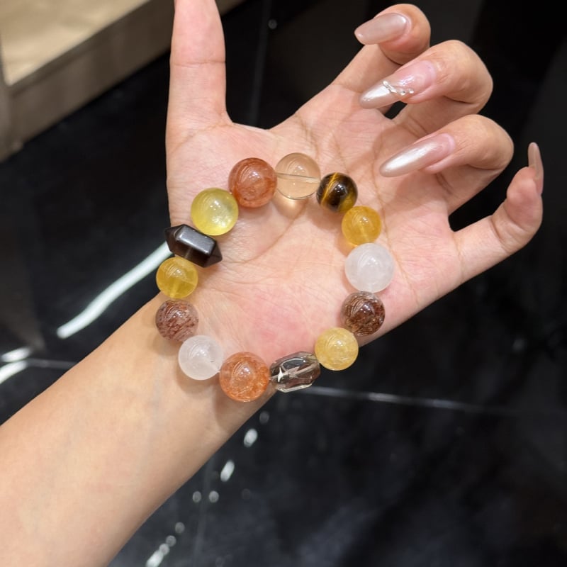 Rokassprādze ar elastīgu auklu, bez sānu akmeņiem, ķīniešu stils, 2025. gada vasaras izlaidums