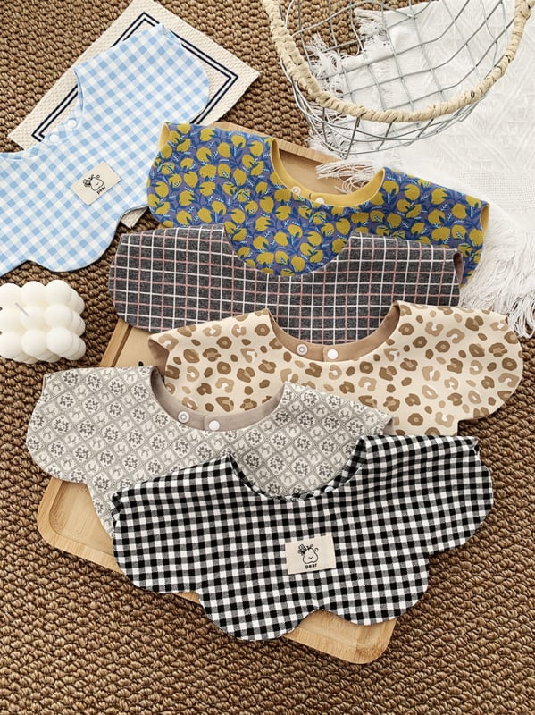 Medvilninė seilinė kūdikiams ir mažiems vaikams (1–3 metų) – dvipusis gėlių raštas, sugerianti