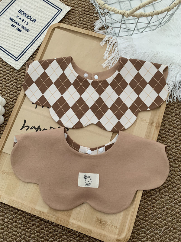 Medvilninė seilinė kūdikiams ir mažiems vaikams (1–3 metų) – dvipusis gėlių raštas, sugerianti