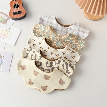 Trysluoksnė dvipusė kūdikio seilių servetėlė, sugerianti, skirta maitinimui