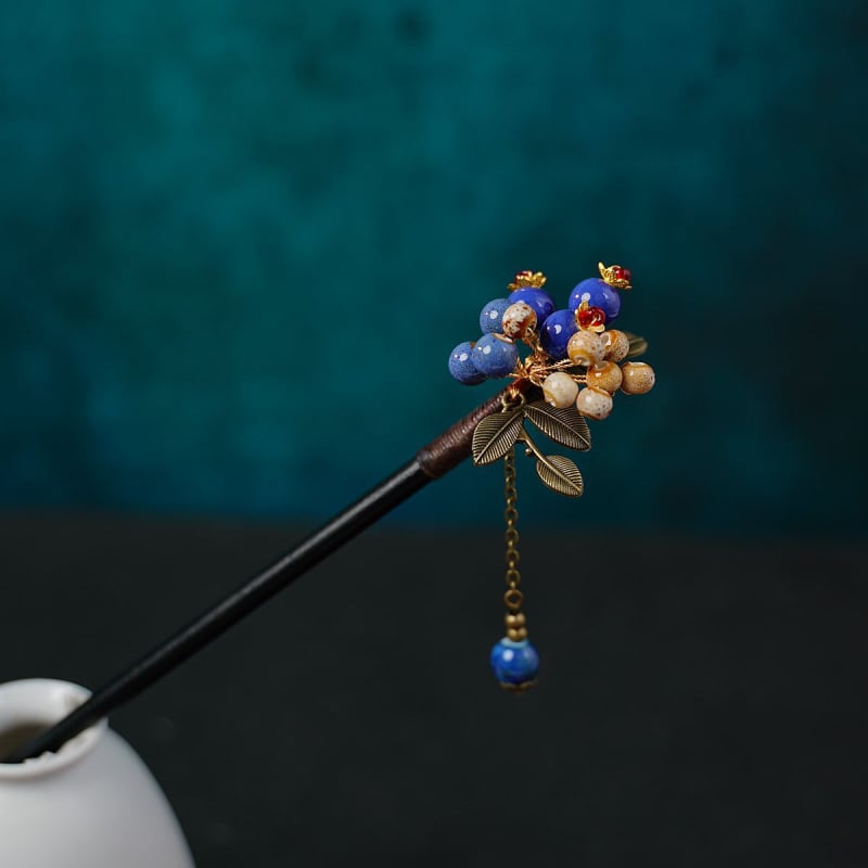Керамична фиба за коса с етнически стил и мотив цветя, аксесоар за глава, пускана през есента на 2024 година.