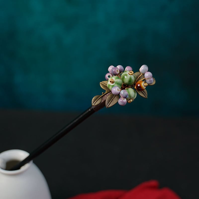 Керамична фиба за коса с етнически стил и мотив цветя, аксесоар за глава, пускана през есента на 2024 година.