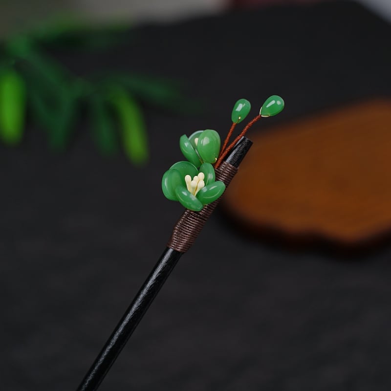 Керамична фиба за коса с етнически стил и мотив цветя, аксесоар за глава, пускана през есента на 2024 година.