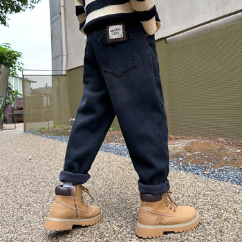 Vaikiškos kelnės su flisu berniukams, 2025 m. rudens ir žiemos naujas modelis, šiltos ir storos, žieminiai drabužiai berniukams, madingi džinsai vidutinio ir didelio sudėjimo vaikams.