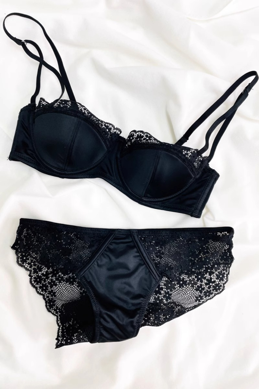 Francia-stílusú csipkés melltartó szett acélgyűrűvel, 1/2 kosár, vékony formázott kosár, push-up kis mellekhez