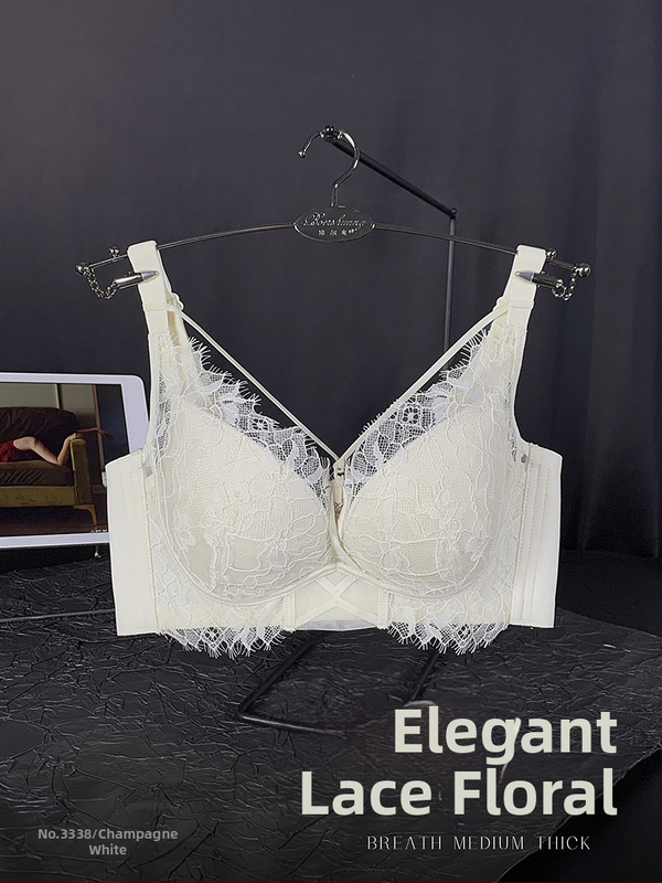 Set de sutiene din nylon, căptușeală modal 90–95%, cupe modelate cu partea superioară subțire și partea inferioară groasă, bretele fixe, dublu, funcții: push-up, respirabil, adunare laterală a sânilor