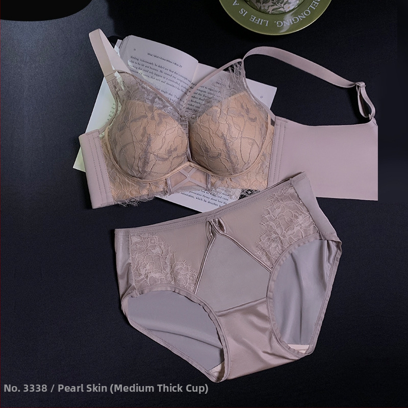 Set de sutiene din nylon, căptușeală modal 90–95%, cupe modelate cu partea superioară subțire și partea inferioară groasă, bretele fixe, dublu, funcții: push-up, respirabil, adunare laterală a sânilor