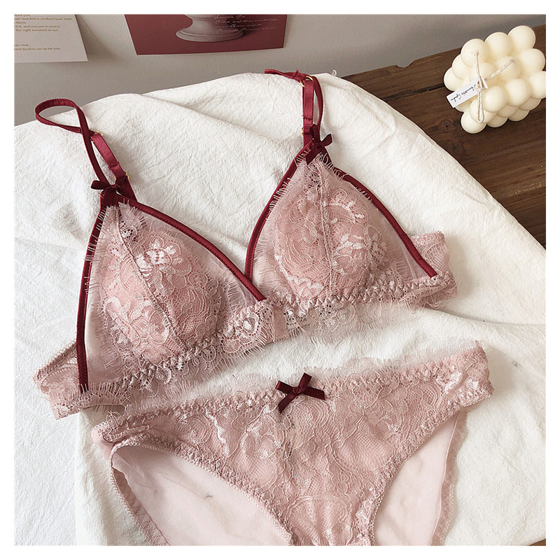 Set grudnjaka s ultra-tankim košaricama mold, 1/2 košarica, fiksne dvostruke naramenice, čipkasti materijal (Najlon 97%, podstava 3% Spandex)