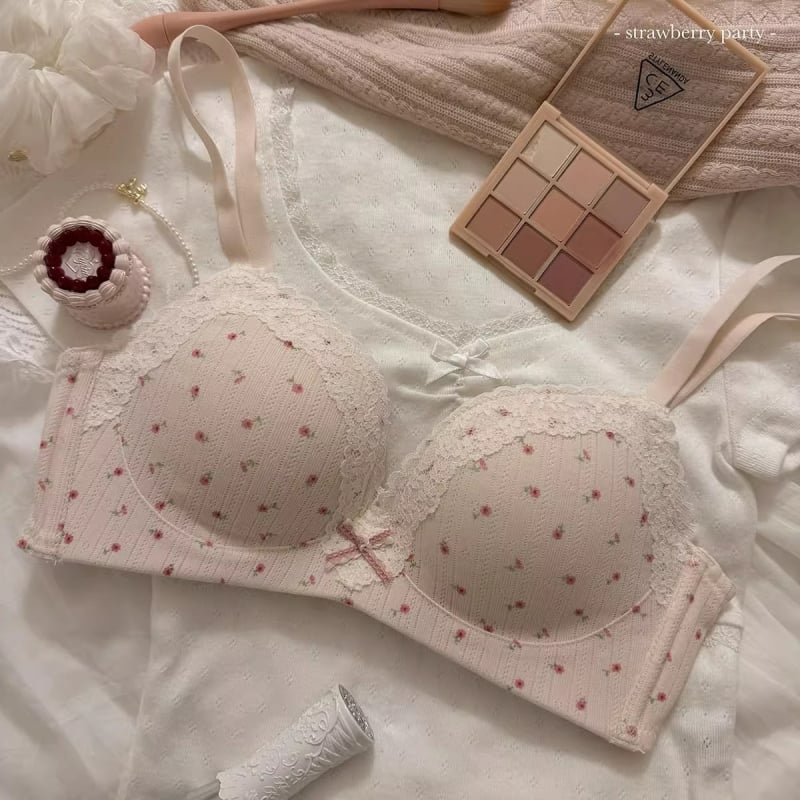 Set grudnjaka s čipkastim rubom i floralnim uzorkom — 3/4 šalice, srednje oblikovana šalice, fiksirane dvostruke naramenice, stražnje zatvaranje s tri reda kuki, Push-Up, bez žice