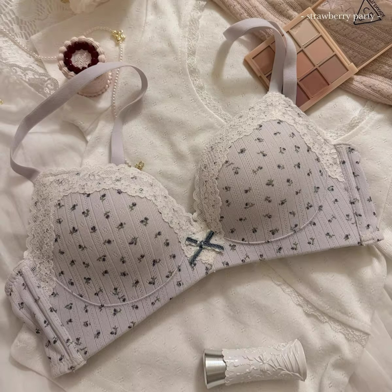 Set grudnjaka s čipkastim rubom i floralnim uzorkom — 3/4 šalice, srednje oblikovana šalice, fiksirane dvostruke naramenice, stražnje zatvaranje s tri reda kuki, Push-Up, bez žice