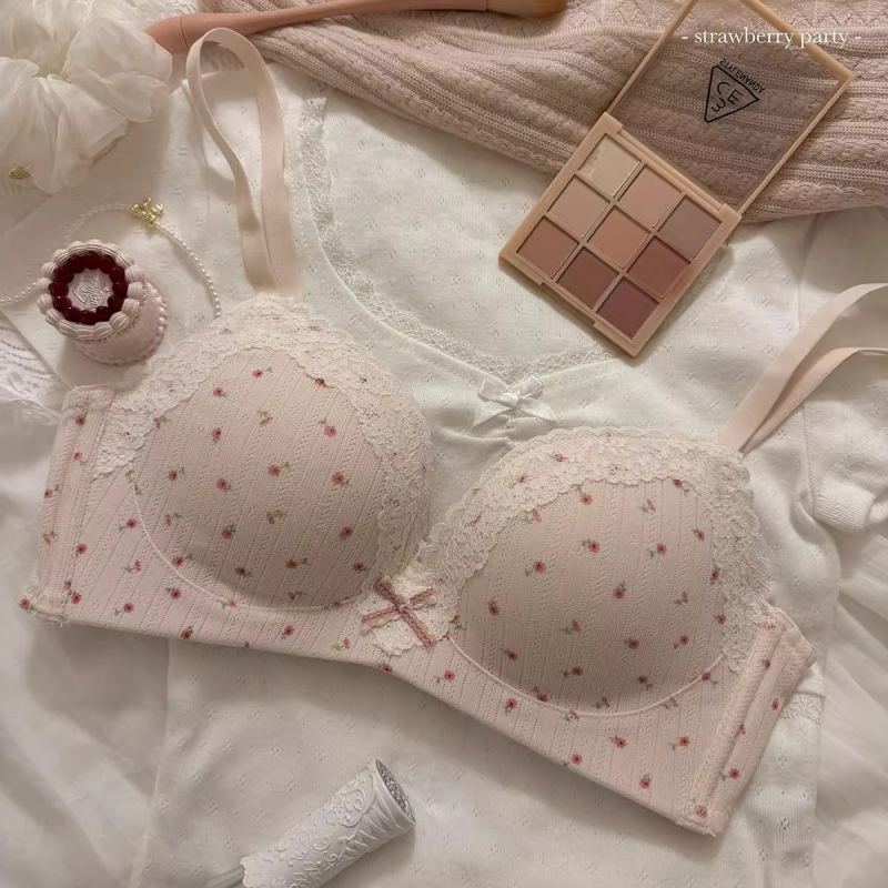 Set grudnjaka s čipkastim rubom i floralnim uzorkom — 3/4 šalice, srednje oblikovana šalice, fiksirane dvostruke naramenice, stražnje zatvaranje s tri reda kuki, Push-Up, bez žice