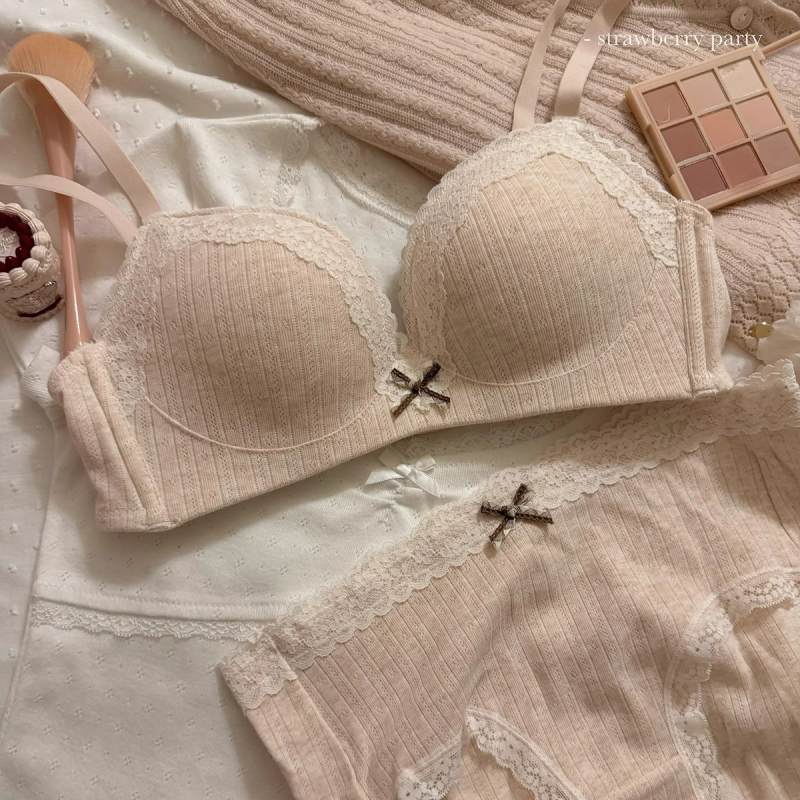 Set grudnjaka s čipkastim rubom i floralnim uzorkom — 3/4 šalice, srednje oblikovana šalice, fiksirane dvostruke naramenice, stražnje zatvaranje s tri reda kuki, Push-Up, bez žice