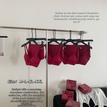 Bešviniam liemenėlės komplektas su 3/4 puodeliais, plonos formos puodeliai, gilus V iškirpimas, geleio atrama juosta, fiksuotos dvigubos petnešos, nugaros trijų eilių užsegimas