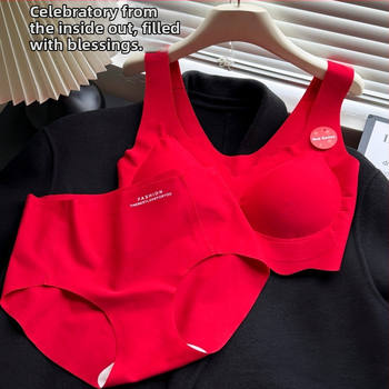 Moterų apatinių komplektas liemenėlio stiliaus, nailonas, 3/4 puodeliai, ploni formuojantys puodeliai, push-up efektas krūtinės formavimui, su krūties pagalvėlėmis