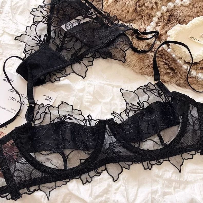 Seksi čipkasti set donjeg rublja — ultra-tanki, prozračni grudnjak s 3/4 košarica, dizajn nadahnut Francuskom, ljetna udobnost, vizualno čini grudi manjima.