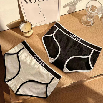 505 sportski stil crno-bijeli set grudnjaka sa slovima, nude dojam, trokutaste košarice