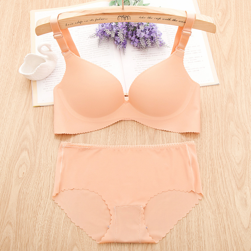 Sutien wireless, cupă netedă, 3/4 cupă, bretele detașabile duble, închidere spate cu trei rânduri