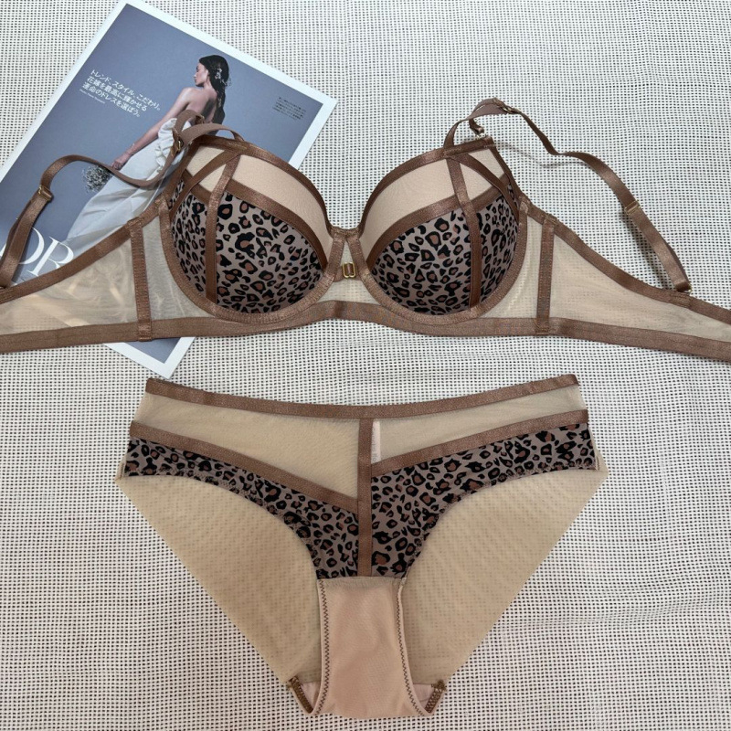 Set grudnjaka s leopard uzorkom i čipkom, push-up s potporom, košarica 3/4, fiksni dvostruki remeni, stražnje zatvaranje na dva reda kopči