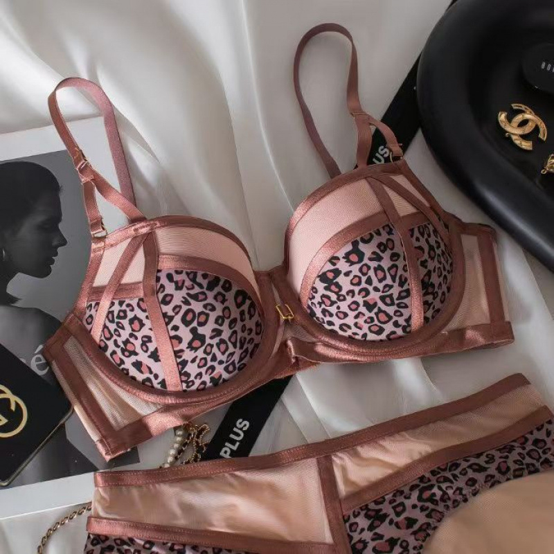 Set grudnjaka s leopard uzorkom i čipkom, push-up s potporom, košarica 3/4, fiksni dvostruki remeni, stražnje zatvaranje na dva reda kopči