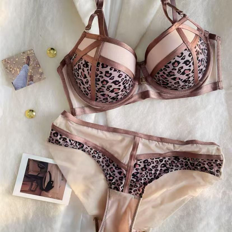Set grudnjaka s leopard uzorkom i čipkom, push-up s potporom, košarica 3/4, fiksni dvostruki remeni, stražnje zatvaranje na dva reda kopči