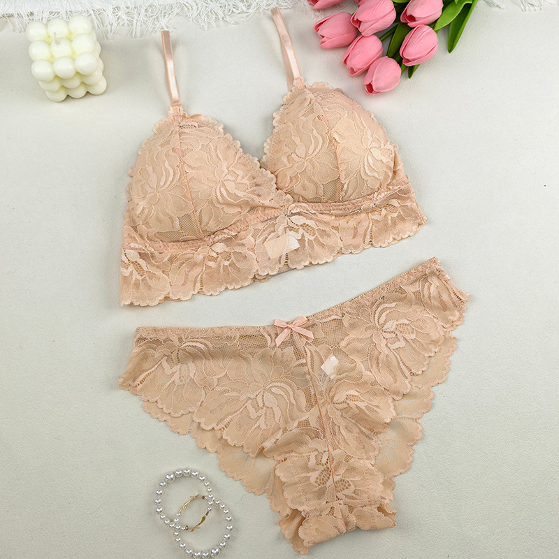 Nylon set grudnjaka s trokutičnim košaricama, tanki kalupi košarica, čvrste naramenice, stražnji zatvarač s tri reda kopči, prozračan, dvodijelni set