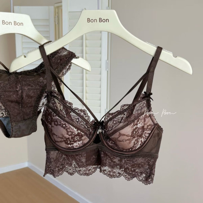 Set grudnjaka s čipkom - Push-Up, neformirane košarice, čvrste naramenice, prednje kopčanje