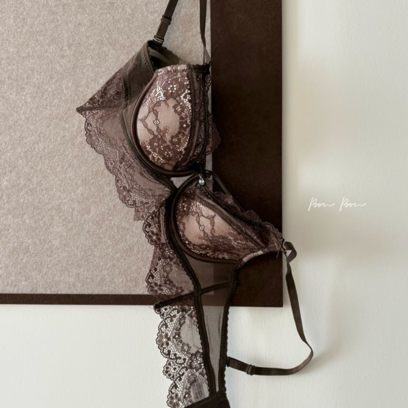 Set grudnjaka s čipkom - Push-Up, neformirane košarice, čvrste naramenice, prednje kopčanje