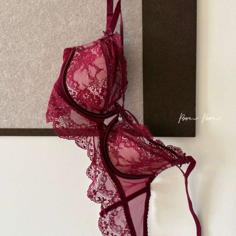 Set grudnjaka s čipkom - Push-Up, neformirane košarice, čvrste naramenice, prednje kopčanje