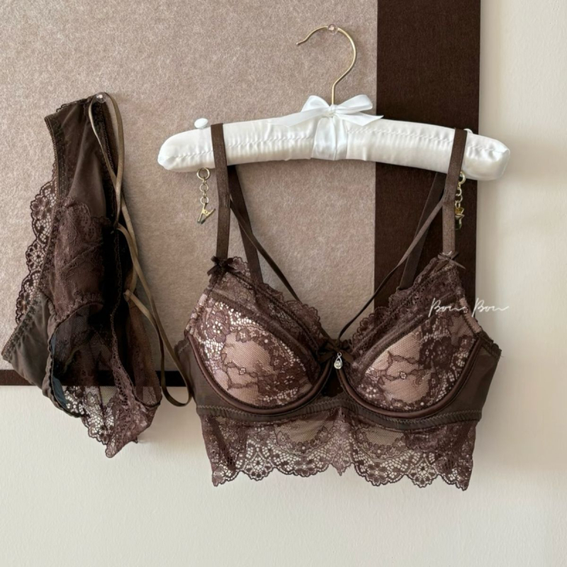 Set grudnjaka s čipkom - Push-Up, neformirane košarice, čvrste naramenice, prednje kopčanje