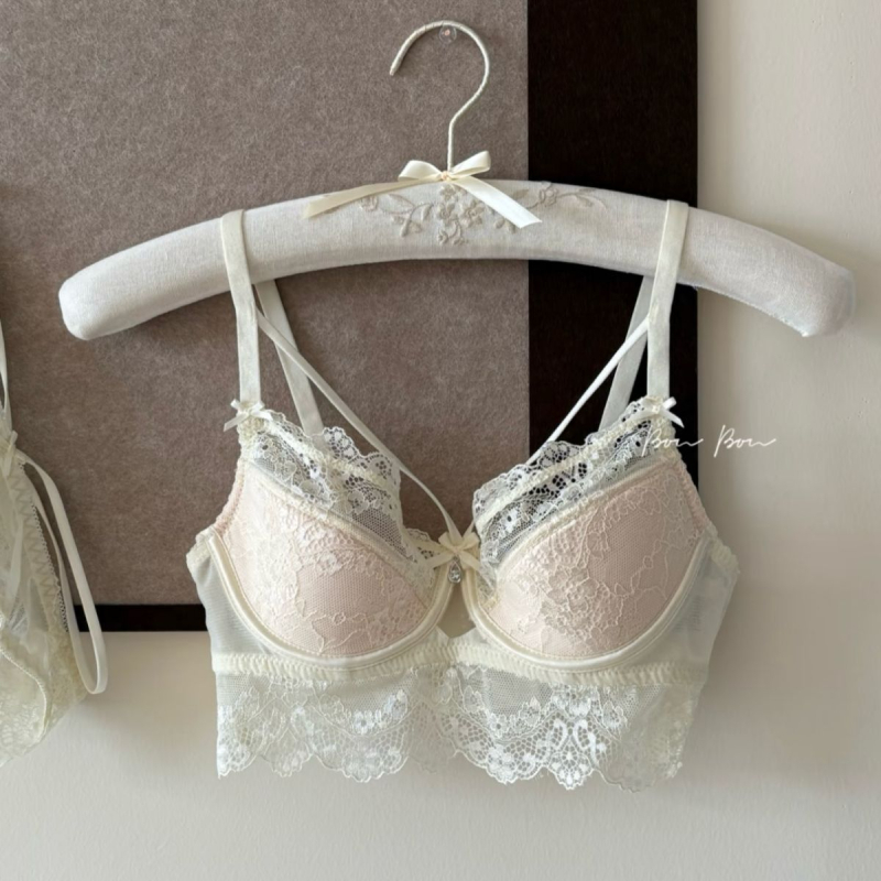 Set grudnjaka s čipkom - Push-Up, neformirane košarice, čvrste naramenice, prednje kopčanje