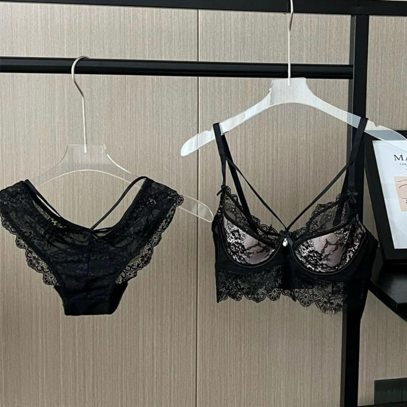 Set grudnjaka s čipkom - Push-Up, neformirane košarice, čvrste naramenice, prednje kopčanje