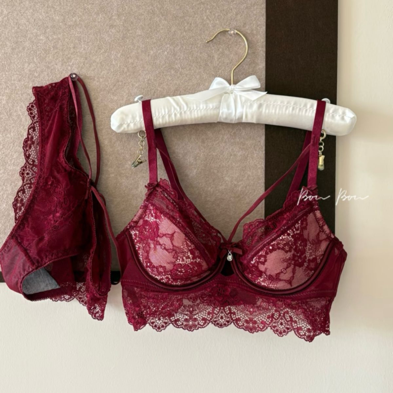 Set grudnjaka s čipkom - Push-Up, neformirane košarice, čvrste naramenice, prednje kopčanje