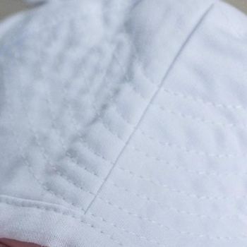 Tradicionalni pamučni grudnjak s prednjim zatvaračem, tanke oblikovane košarice, puna košarica, fiksirane dvostruke naramenice