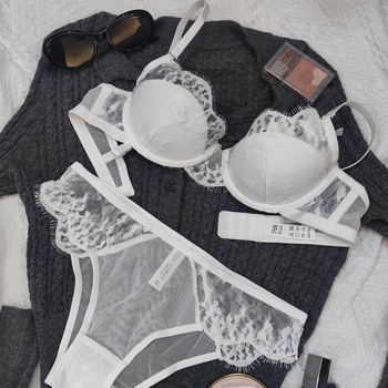 Set grudnjaka s francuskom čipkom, s žicom, 3/4 košarica, tanke oblikovane košarice, fiksne dvostruke naramenice