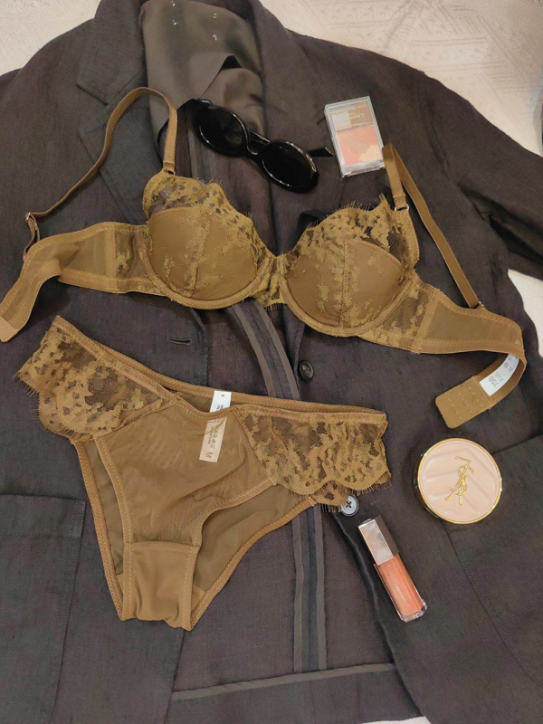 Set grudnjaka s francuskom čipkom, s žicom, 3/4 košarica, tanke oblikovane košarice, fiksne dvostruke naramenice