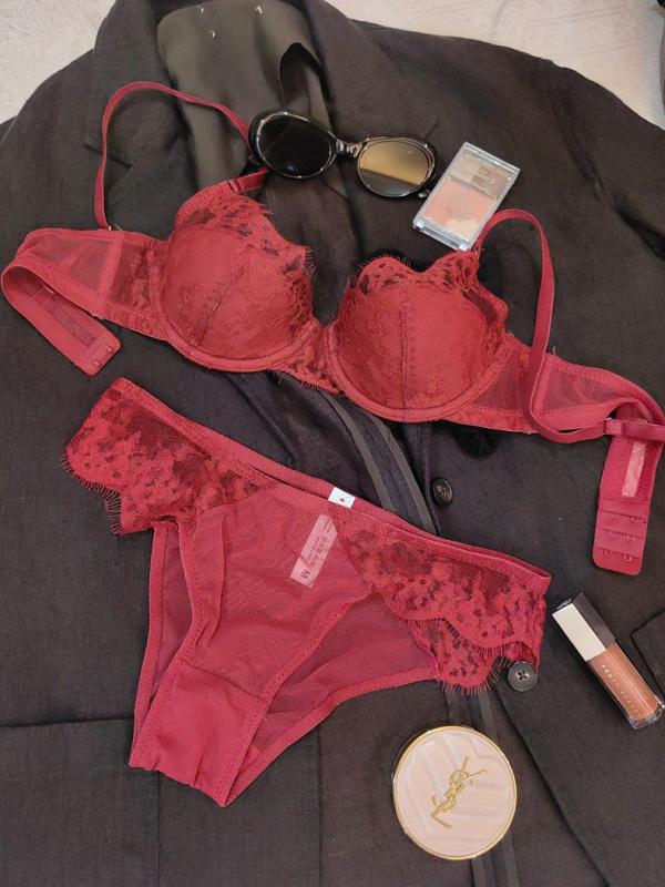 Set grudnjaka s francuskom čipkom, s žicom, 3/4 košarica, tanke oblikovane košarice, fiksne dvostruke naramenice