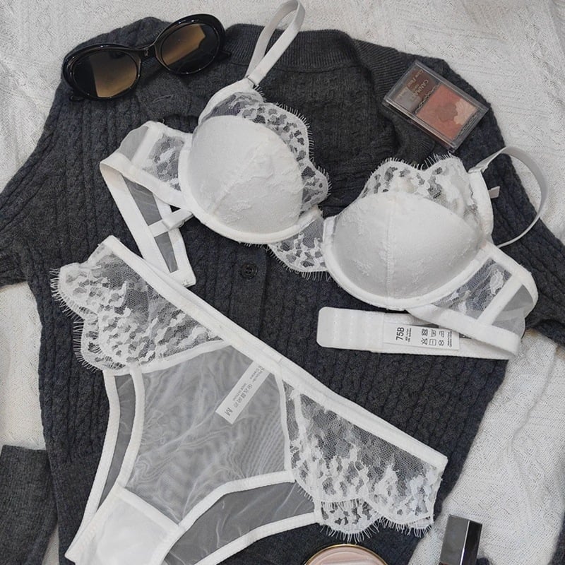 Set grudnjaka s francuskom čipkom, s žicom, 3/4 košarica, tanke oblikovane košarice, fiksne dvostruke naramenice