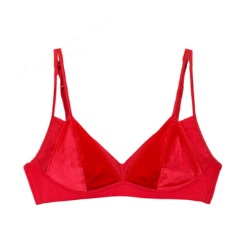 Set grudnjaka s trokutastim košaricama, tanke oblikovane košarice, najlon materijal, fiksni dvostruki naramenici, stražnji zatvarač s tri redova kopči