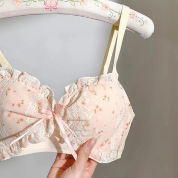 Set grudnjaka s čipkastim cvjetnim rubom za male grudi – seksi i slatko