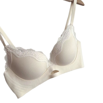 Sutien s mekim pamukom, 3 cm debeli oblikovani košarice za male grudi, push-up učinak, bez žica, čipka bez šavova