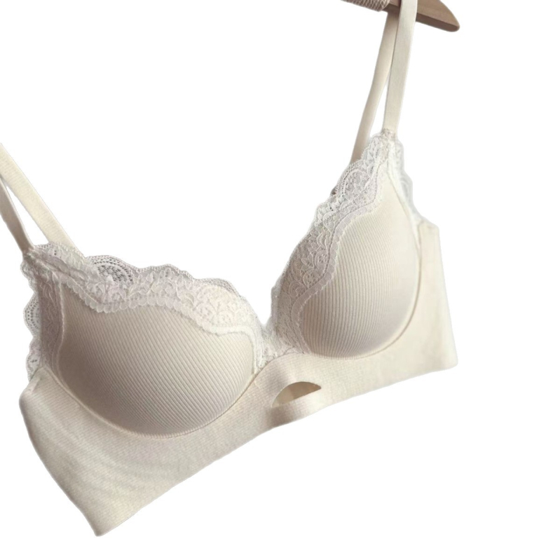 Sutien s mekim pamukom, 3 cm debeli oblikovani košarice za male grudi, push-up učinak, bez žica, čipka bez šavova