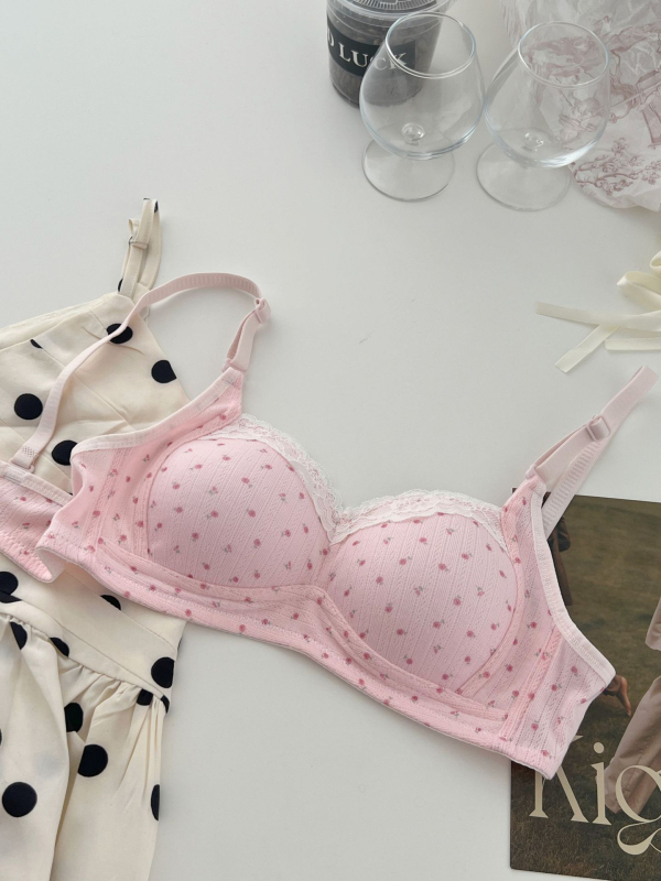 Floralno bežični grudnjak s bočnom podrškom i funkcijom anti-sag, od najlona, tanke oblikovane čašice, odvojive dvostruke naramenice, stražnji zatvarač s tri reda