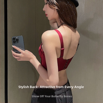 Liemenėlė su 3/4 puodeliais, formuoti puodeliai (viršuje ploni, apačioje storesni), be plieno žiedų, fiksuotos dvigubos petnešos, užpakalinė keturių eilių užsegimas, pagrindinis audinys: nailonas, puodeliai iš medvilnės, įdėklo spandeksas