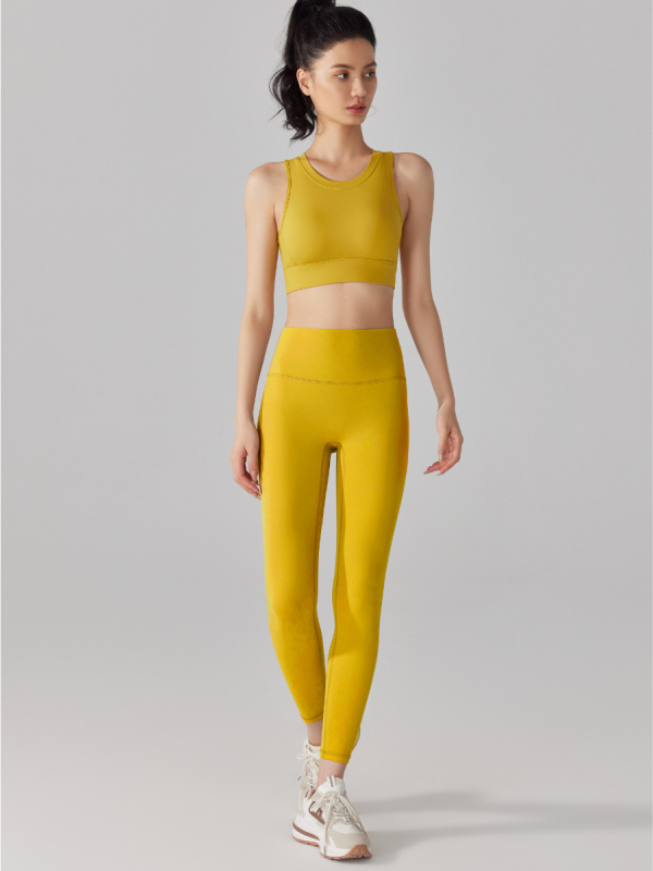 Спортен сутиен с 3/4 формована чашка, фиксирани двойни презрамки, 5A антибактериална найлонова тъкан, основна материя 81% найлон