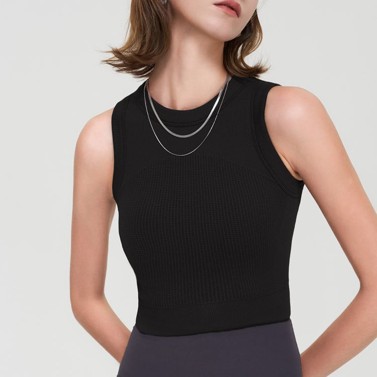 Женски спортен потник за тренировки с интегрирана чашка — найлон/спандекс смес 92%/8%, пълна чашка със средна форма, фиксирани двойни презрамки, дизайн от едно парче