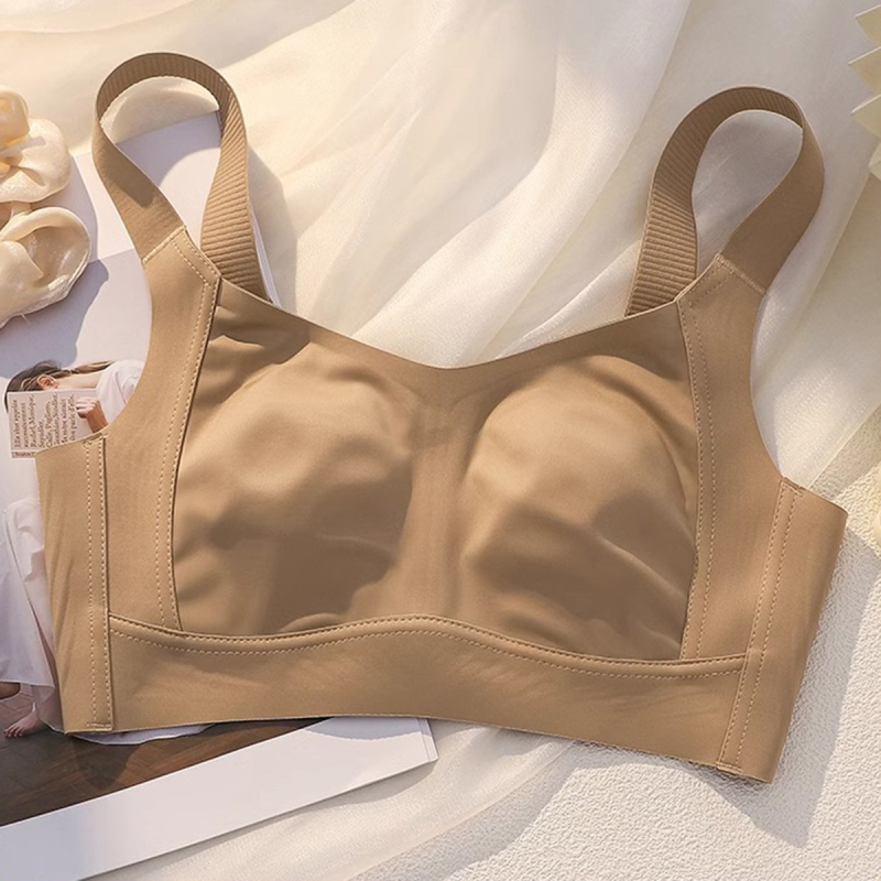 Najlon sportski grudnjak s punim košaricama, tanke oblikovane košarice, fiksne dvostruke naramenice, stražnje četiri reda kukica, prozračan