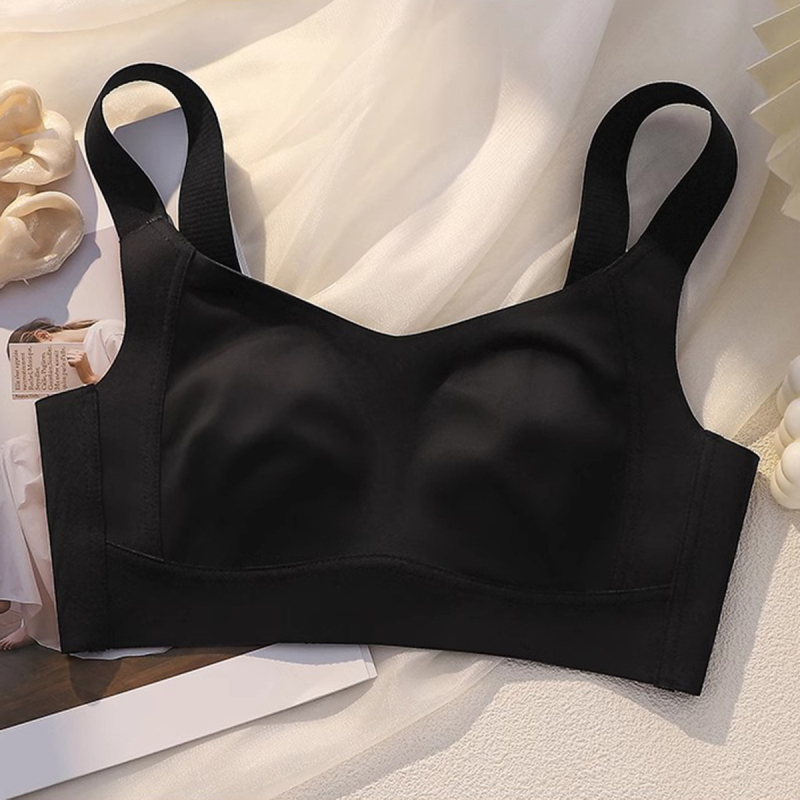 Najlon sportski grudnjak s punim košaricama, tanke oblikovane košarice, fiksne dvostruke naramenice, stražnje četiri reda kukica, prozračan