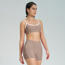 Две части спортен комплект за йога: потник със тънки презрамки и леггинси; дишащ плат 75% найлон, 25% спандекс; без подплънки.