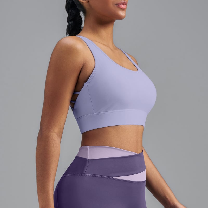 Спортен сутиен за тренировки с полиестер 78% и подплата от спандекс 22%, пълна чашка, тънко формована чашка, задно закопчаване с три реда